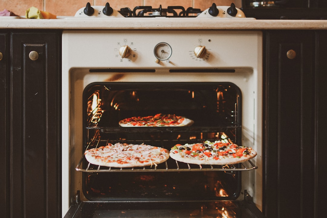 Dubbel glas van de oven schoonmaken: zo doe je dat veilig en makkelijk